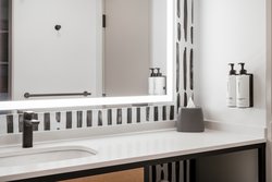  - Holiday Inn Express Airport Austin