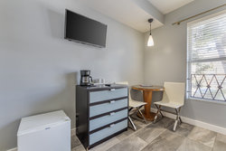  - La Flora Hotel Miami Beach