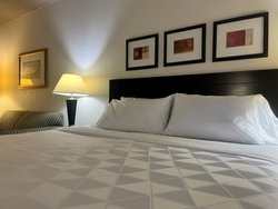  - Holiday Inn & Suites Springfield - I-44, Exit 80
