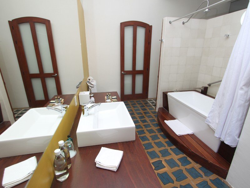 HOTEL AZUL OAXACA-guestroom-Suite Villalobos - Bathroom.jpg