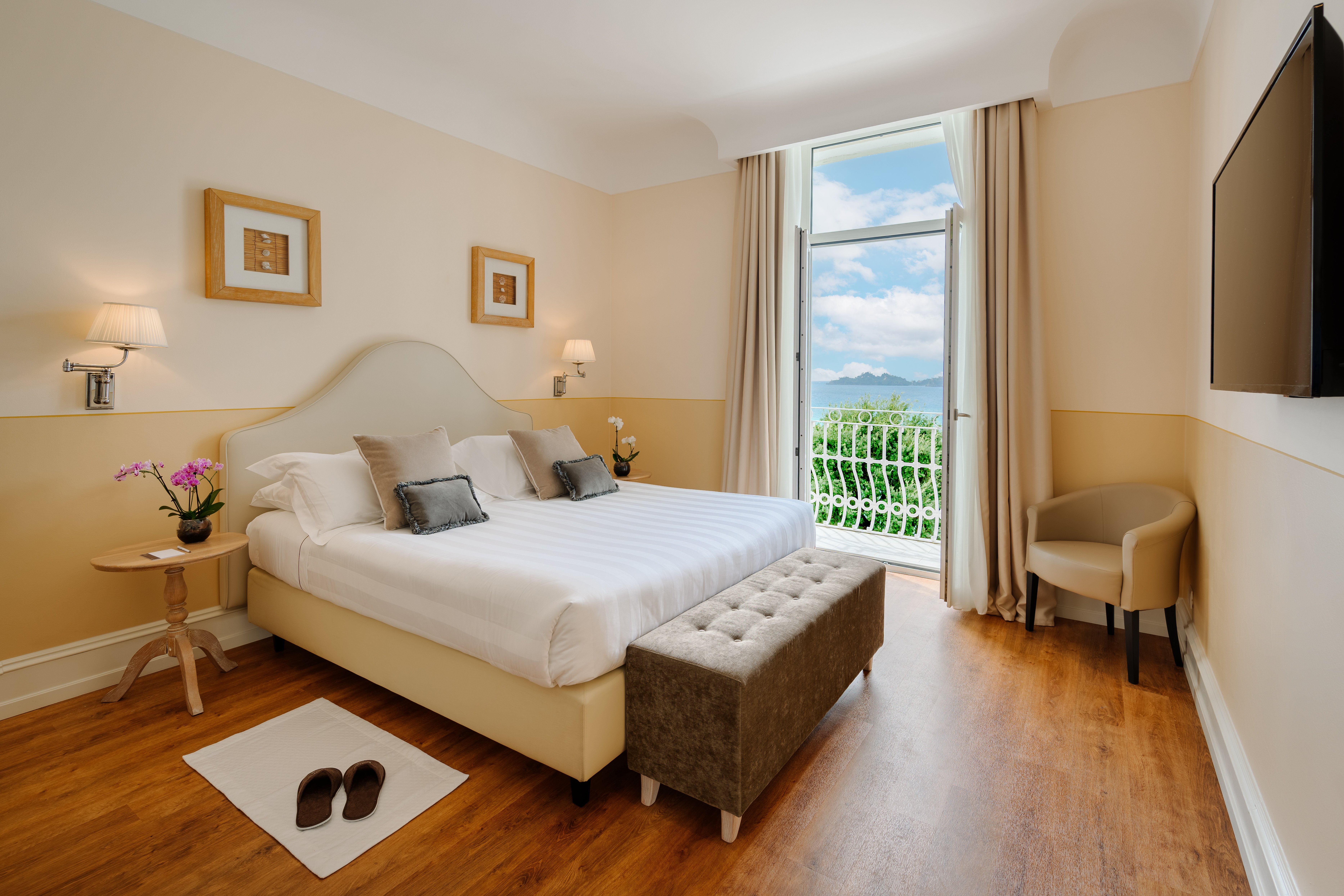 GRAND HOTEL BRISTOL SPA RESORT-guestroom-Deluxe Room Sea Front.jpg