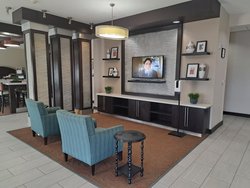  - Holiday Inn Express Kenedy