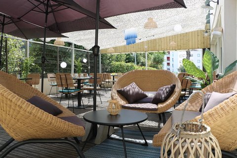 Bar lounge