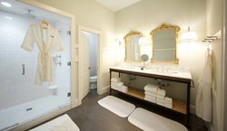  - Hotel on North Pittsfield