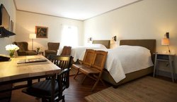  - Hotel on North Pittsfield