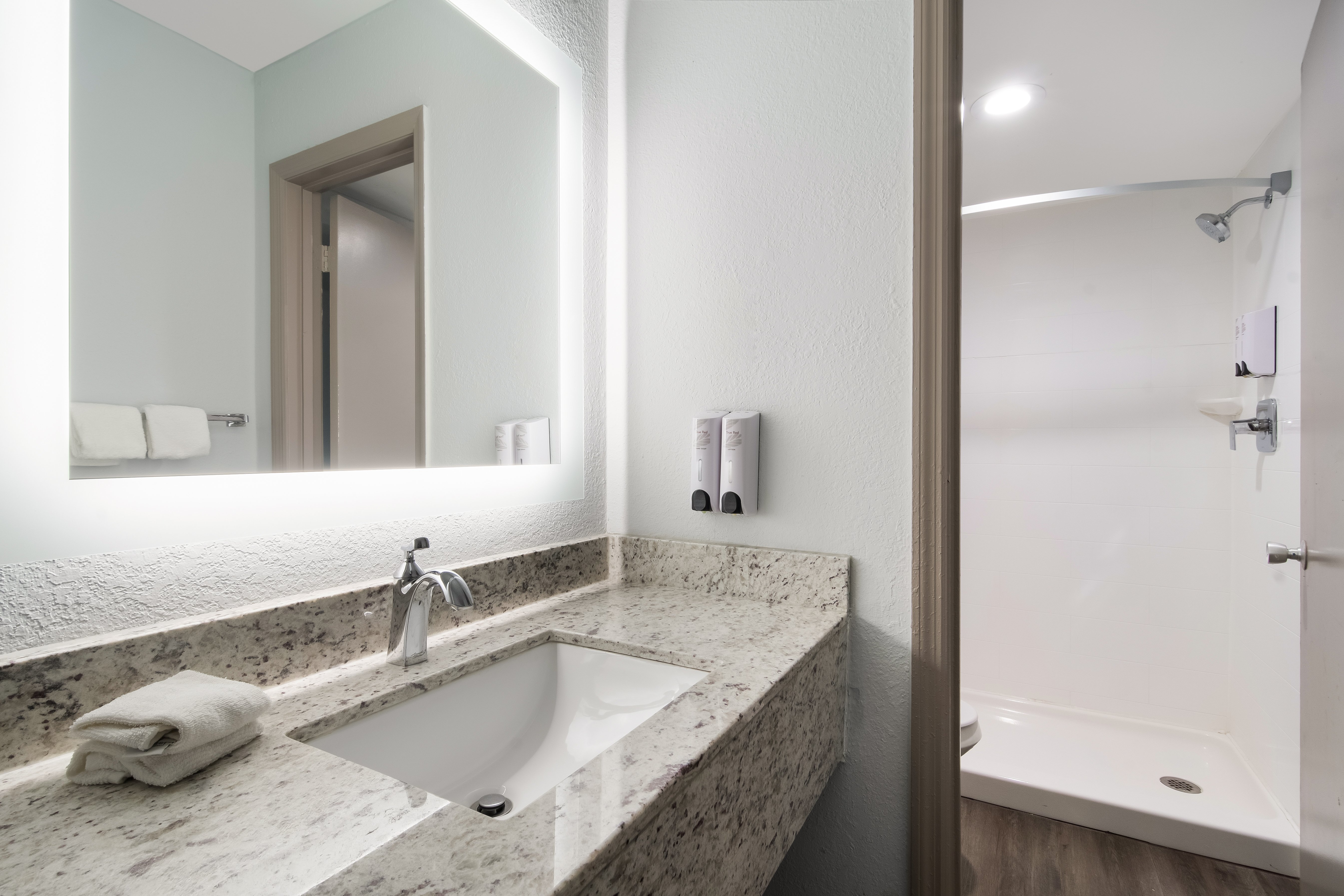 RED ROOF ROCKY MOUNT - BATTLEBORO-guestroom-Vanity Bath.jpg