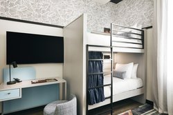  - Kinley Cincinnati Hotel Downtown - I-75, Exit 1C