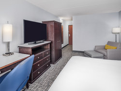  - Crowne Plaza Hotel Airport Milwaukee - I-41 & I-94, Exit 319