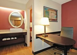  - Red Roof Plus+ Inn & Suites Hoffman Estates - I-90, Exit 62