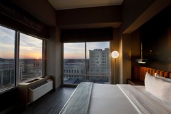  - Cyrus Hotel Topeka - I-70, Exit 362