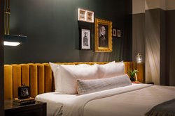  - Cyrus Hotel Topeka - I-70, Exit 362