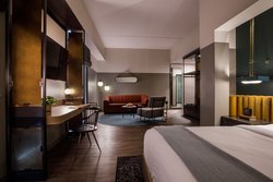  - Cyrus Hotel Topeka - I-70, Exit 362