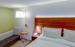  - Holiday Inn Express New Haven - US 27, Exit 19