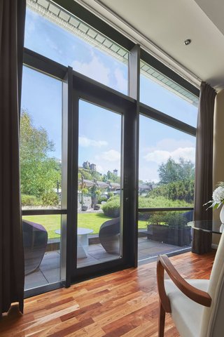 THE GLASSHOUSE - Photo 14