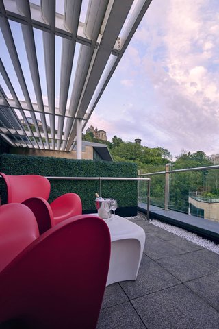 THE GLASSHOUSE - Photo 17