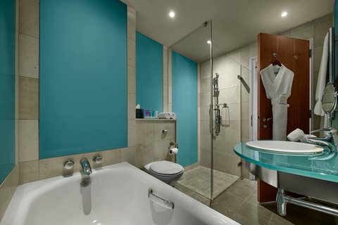 THE GLASSHOUSE - Photo 18