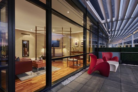 THE GLASSHOUSE - Photo 32