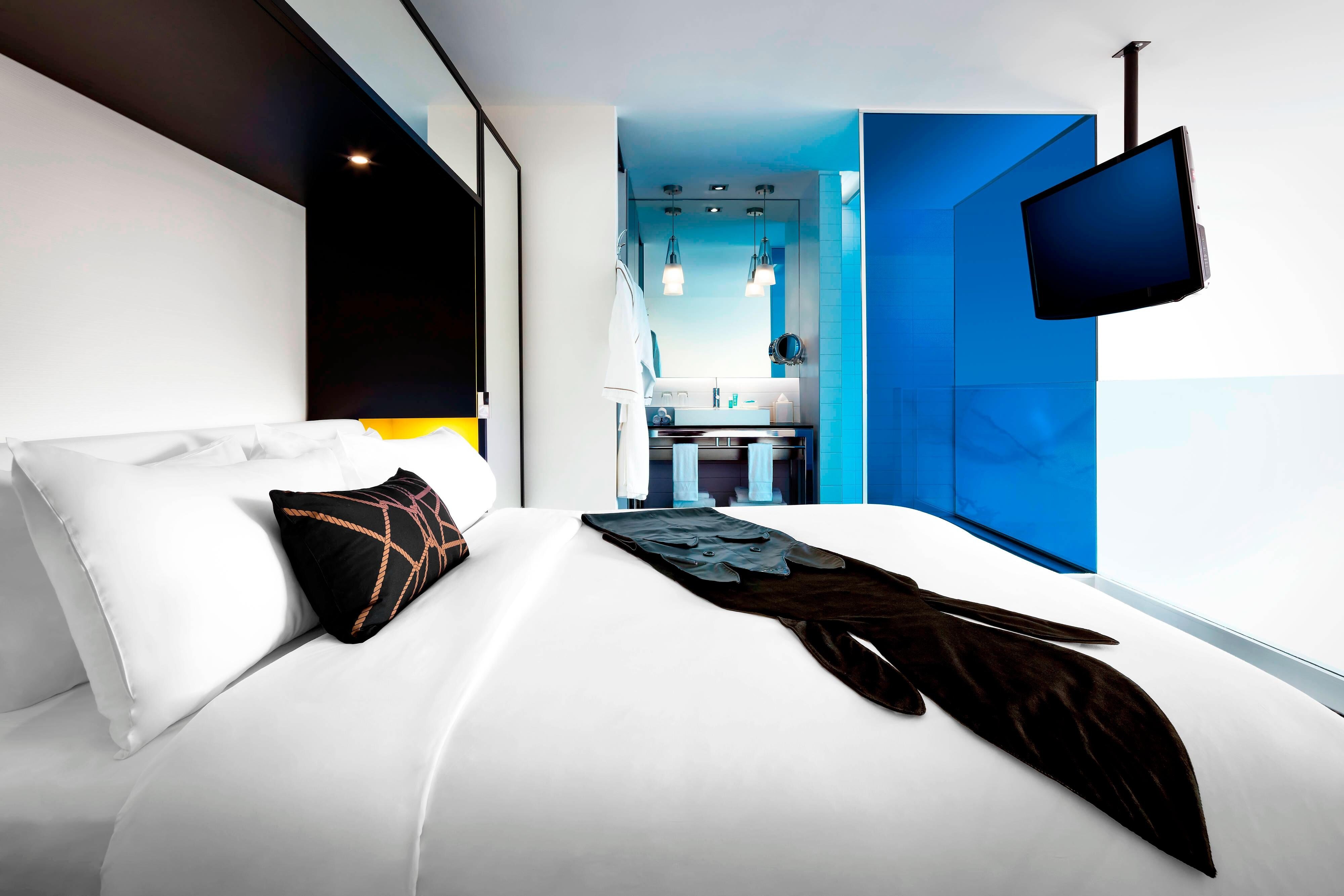 Wow Suite - King Bedroom
