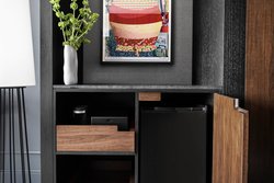  - Renaissance Hotel West Wauwatosa