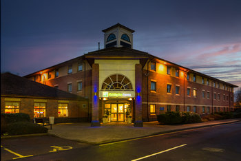 Holiday Inn Exp Warwick