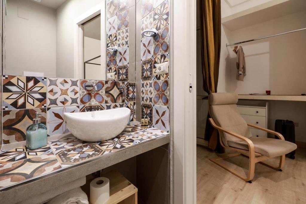 CASA D ANGIO-guestroom-BATH.jpg