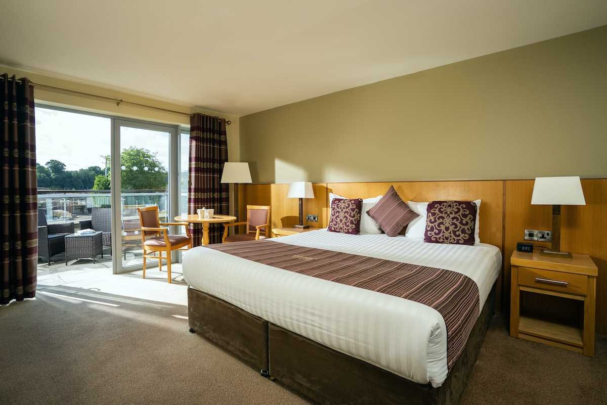 Belmore Court-guestroom-Executive Suitewith Balcony.jpg