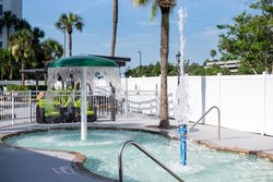  - Holiday Inn & Suites Universal Studios Orlando - I-4, Exit 75B