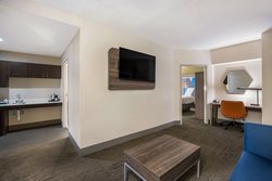  - Holiday Inn Express & Suites Perry