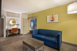  - Holiday Inn Express & Suites Perry