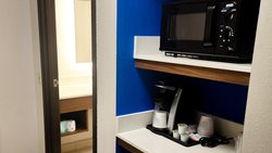  - Holiday Inn Express & Suites Lansing - I-80 & I-94, Exit 161