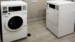  - Holiday Inn Express & Suites Lansing - I-80 & I-94, Exit 161