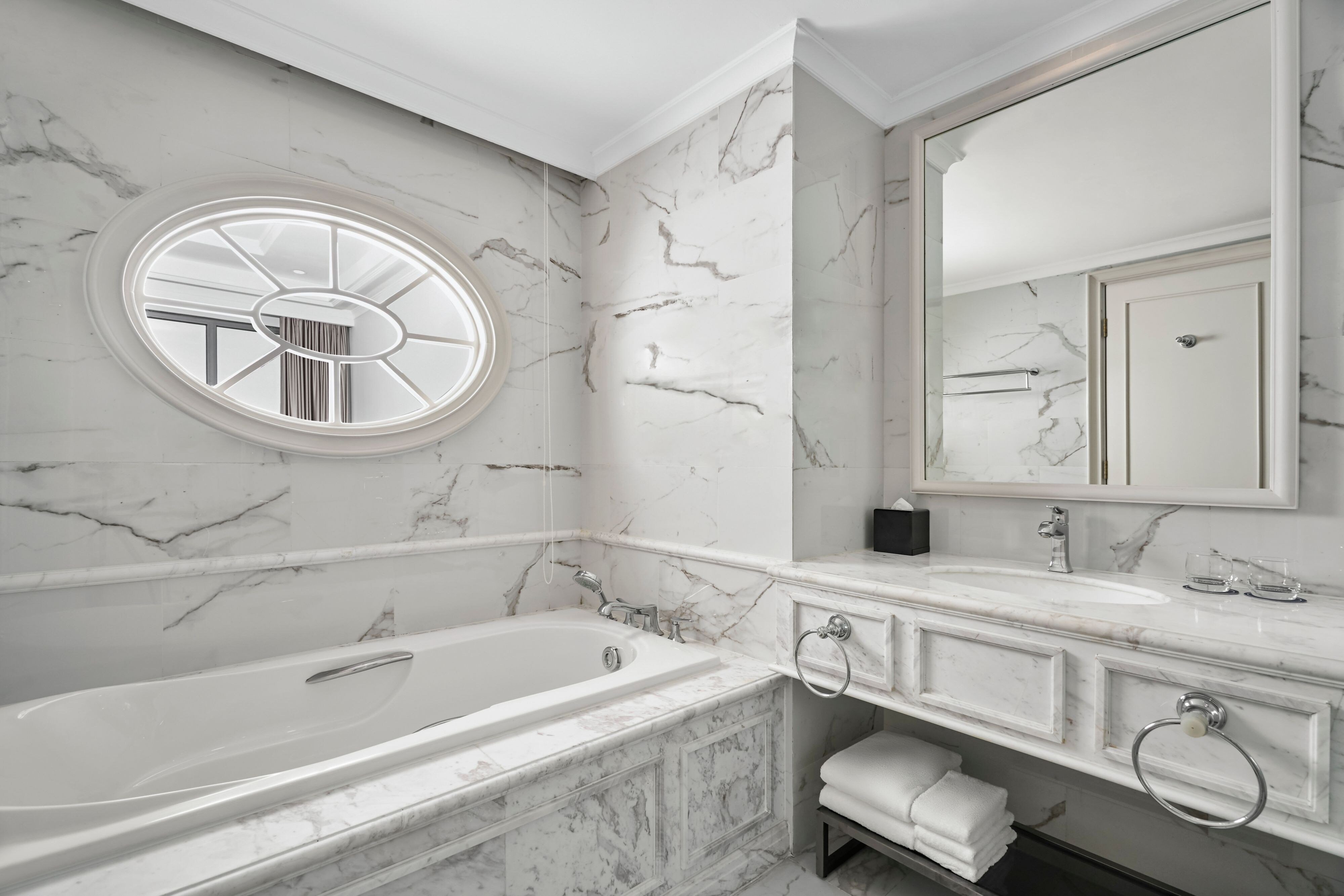 Four Points by Sheraton Lang Son-guestroom-Guestroom - Bathroom.jpg