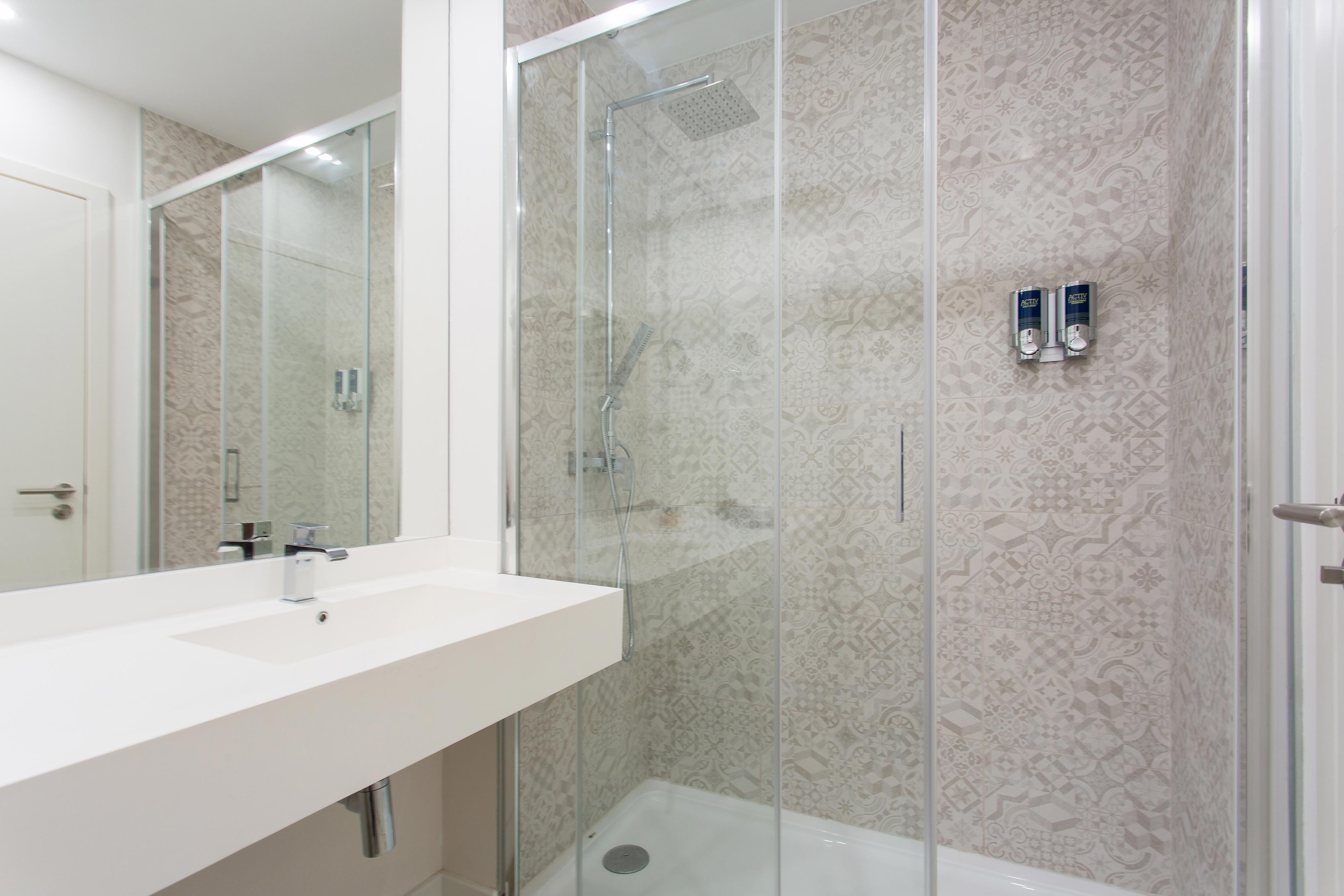 Four Points by Sheraton Sesimbra-guestroom-Double Family Guest Bathroom.jpg