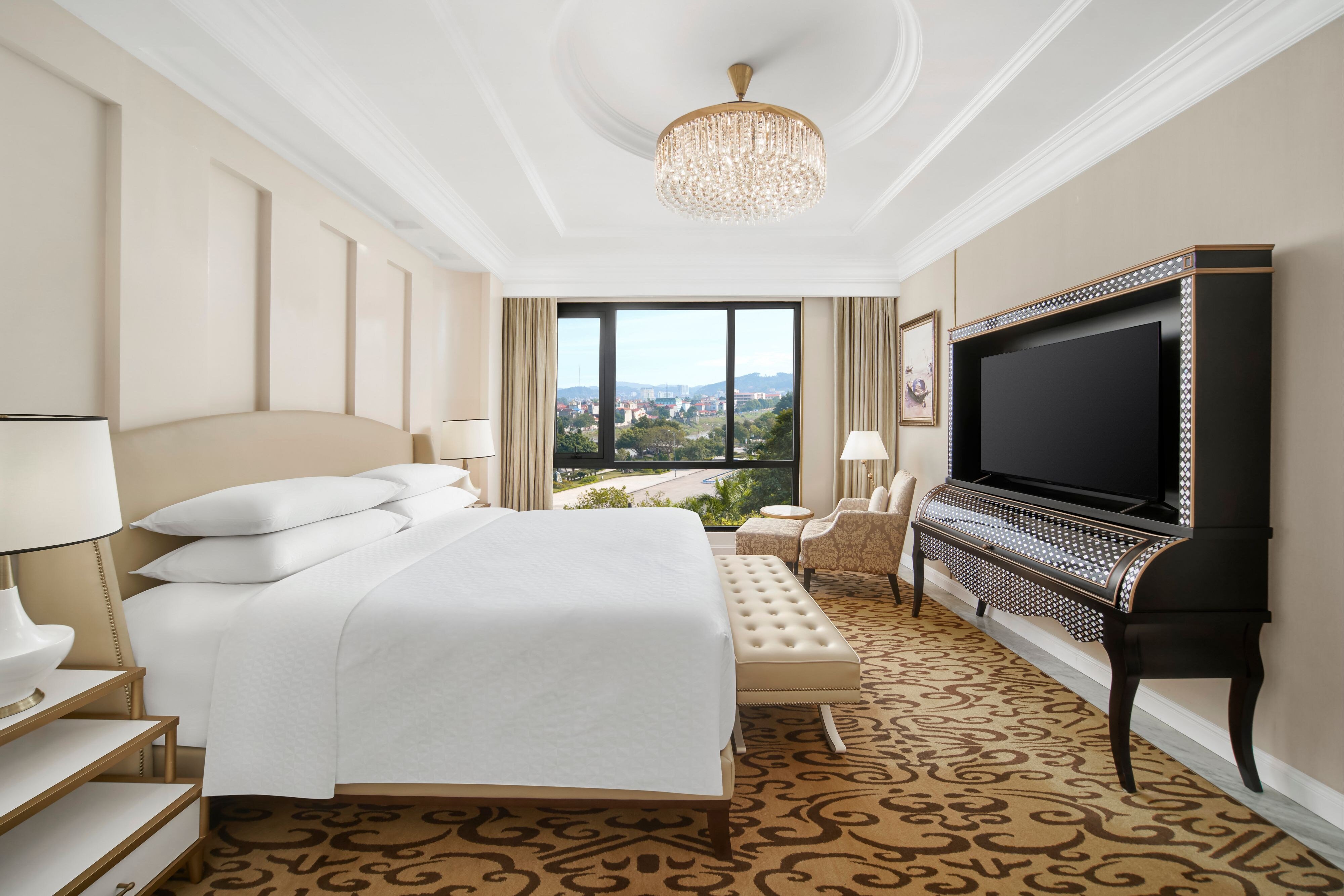 Four Points by Sheraton Lang Son-guestroom-Executive Suite Skyline view.jpg