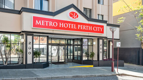 Metro Hotel Perth City Exterior