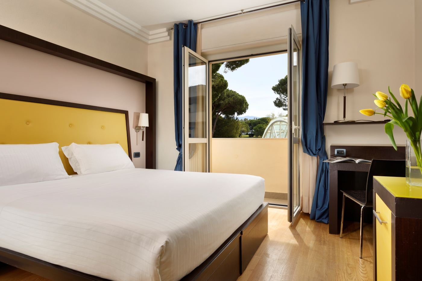 Park Marinetta-guestroom-Junior Suite.jpg