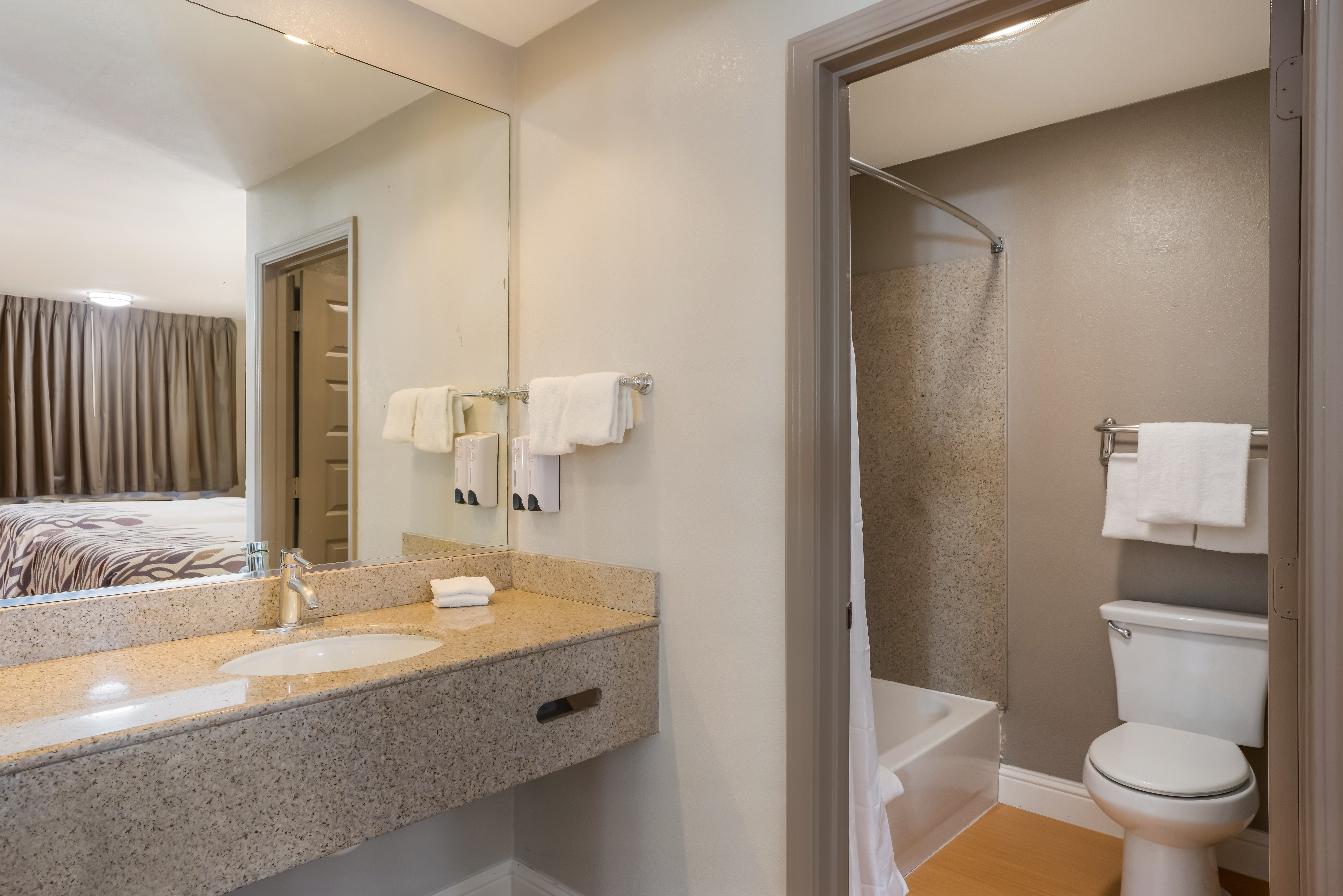 RED ROOF STOCKTON-guestroom-Deluxe Full Bathroom.jpg