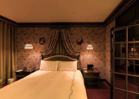 Corner Suite