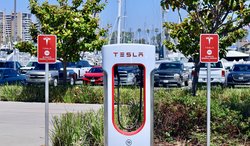  - Marina del Rey Hotel