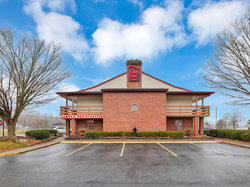 - Red Roof Inn Uhrichsville