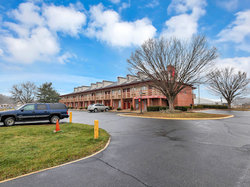  - Red Roof Inn Uhrichsville