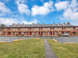  - Red Roof Inn Uhrichsville