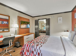  - Red Roof Inn Uhrichsville