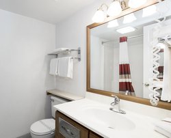  - Red Roof Inn Uhrichsville