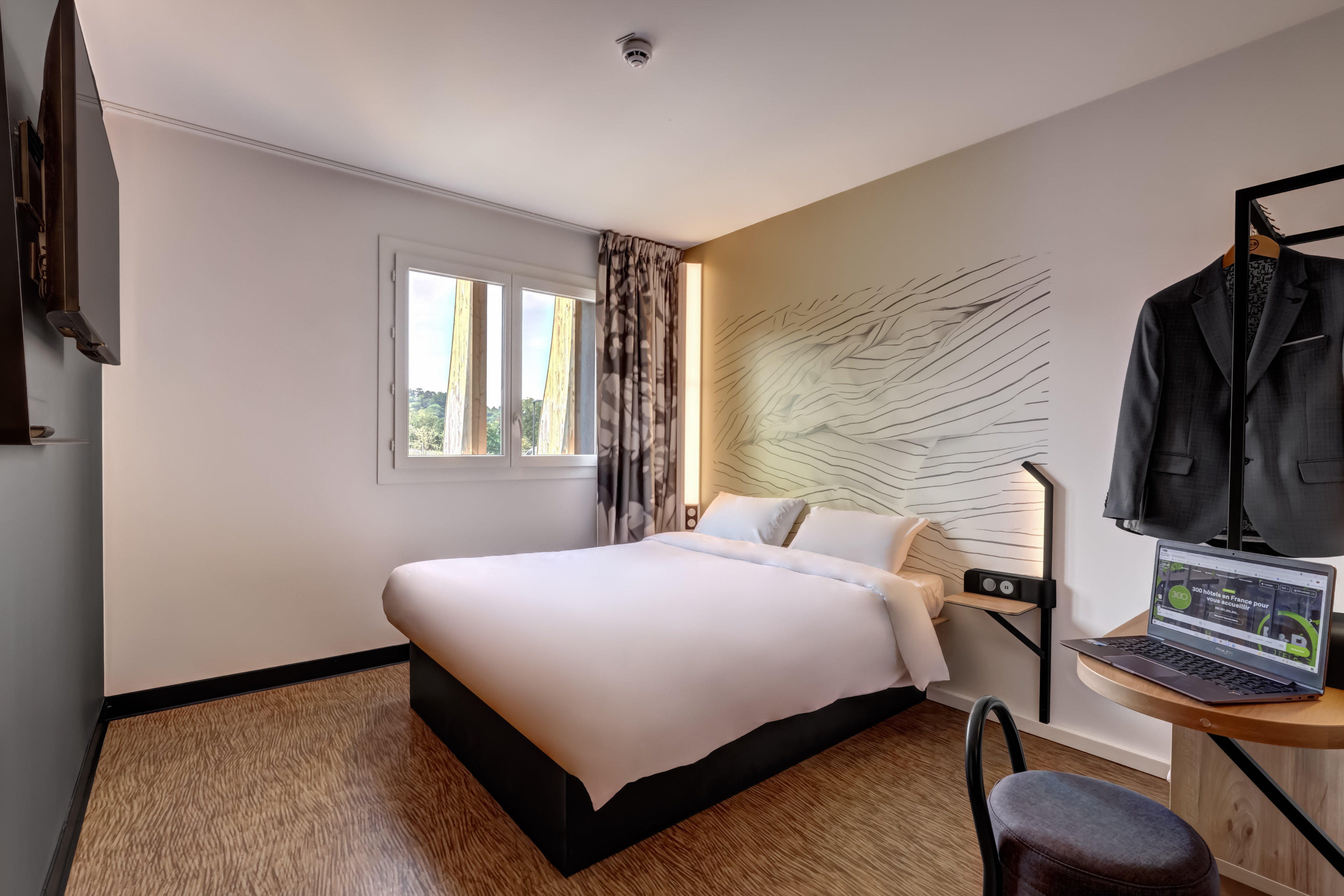 B&B HOTEL EVIAN PUBLIER-guestroom-GUEST ROOM.jpg