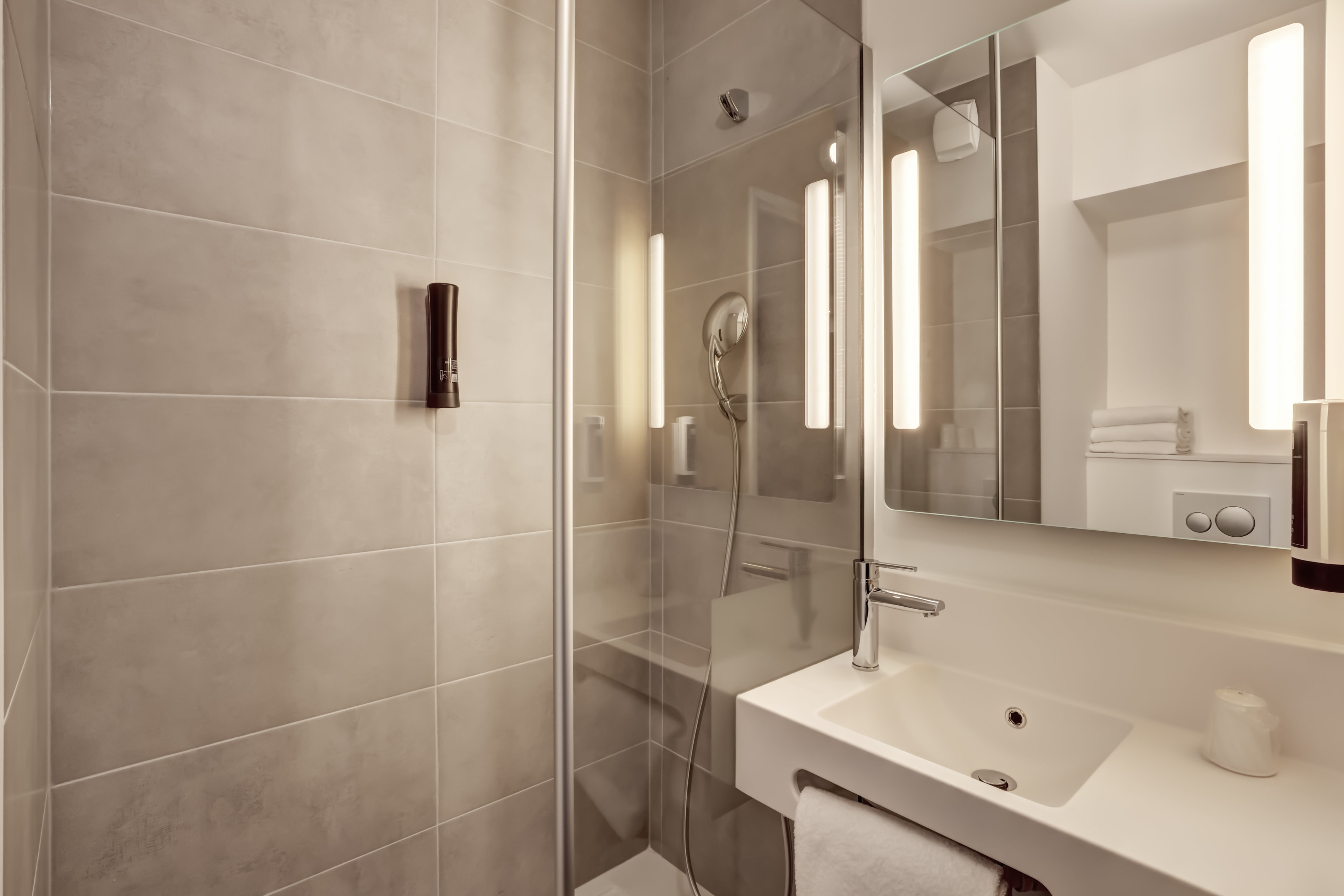 B&B HOTEL EVIAN PUBLIER-guestroom-BATHROOM.jpg