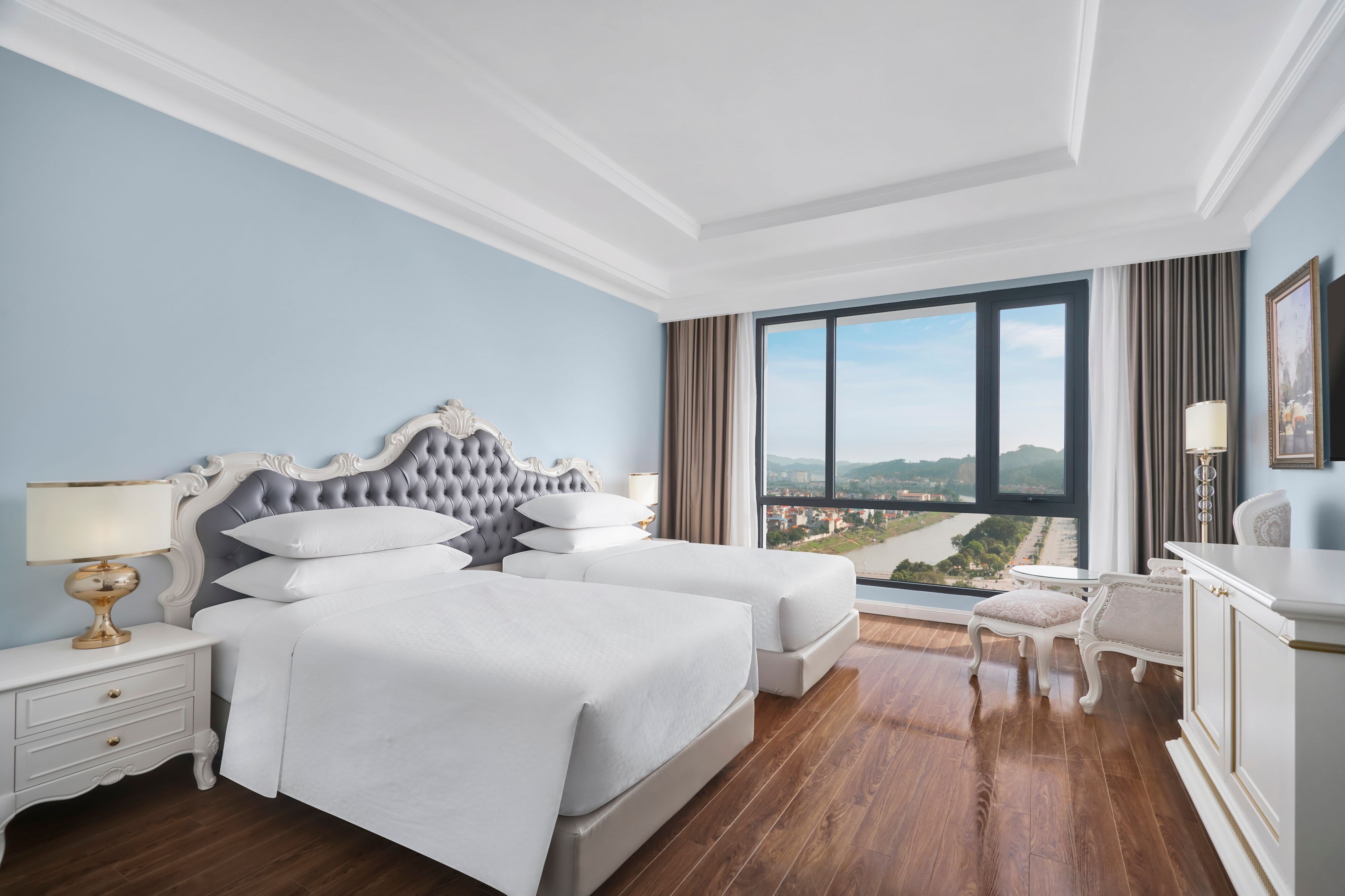 Four Points by Sheraton Lang Son-guestroom-Deluxe Twin Room.jpg