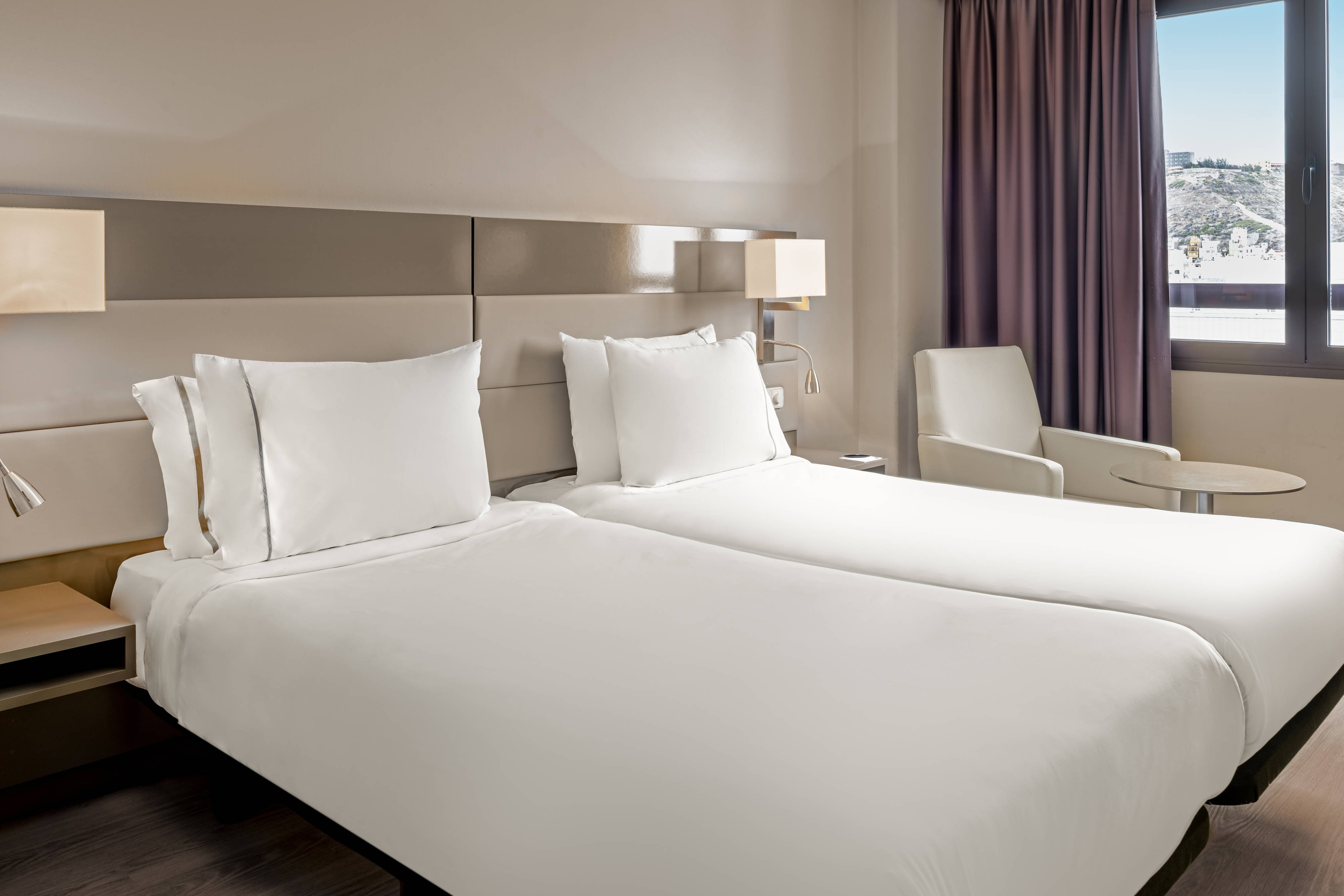 AC Hotels by Marriott Hotel Iberia Las Palmas-guestroom-Twin/Twin Standard Guest Room.jpg
