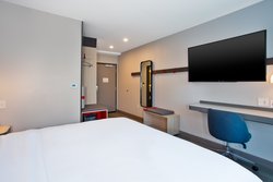  - Avid Hotel Warren