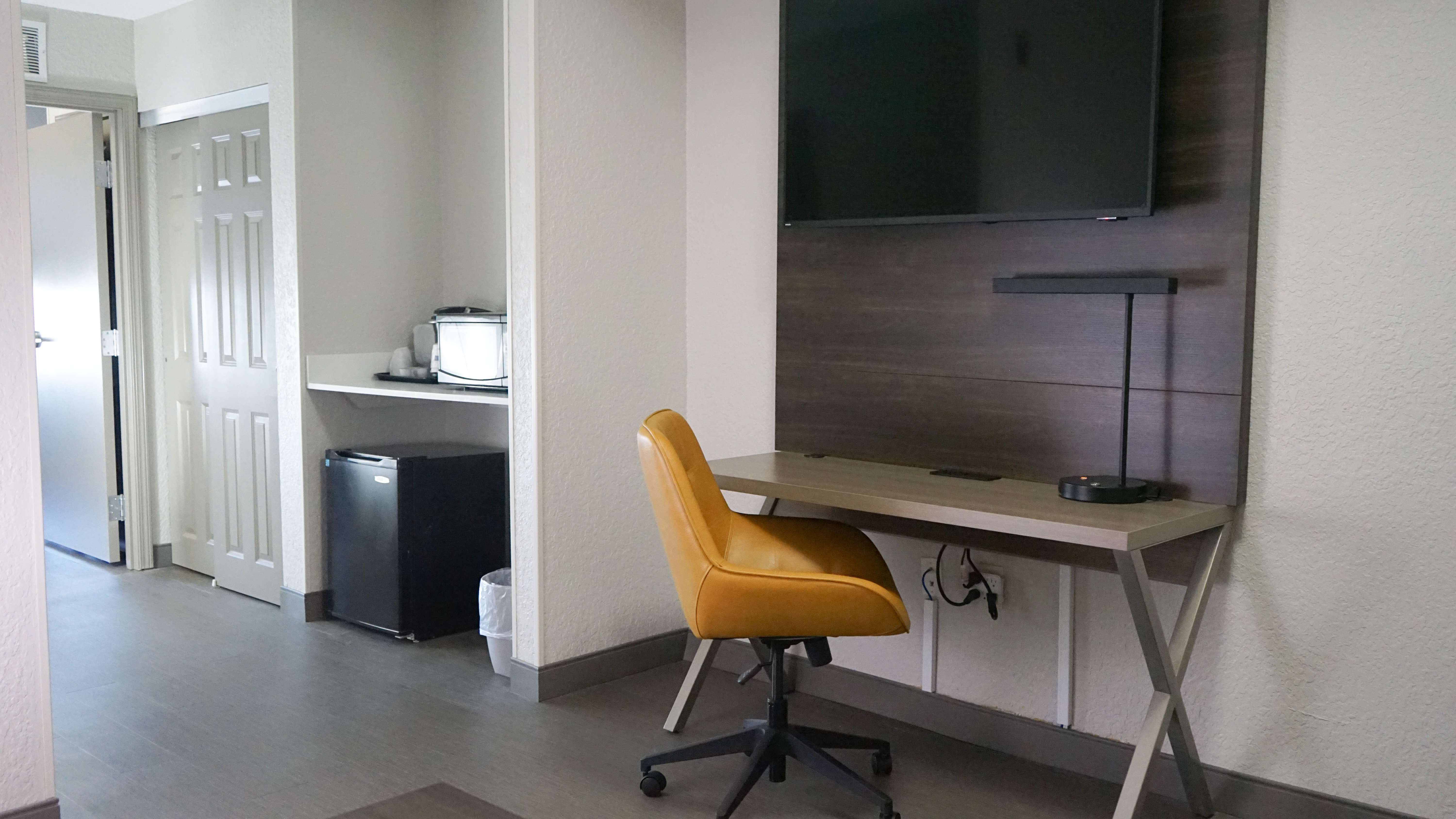 Rest easy in our spacious suite rooms with functional workspace. 
